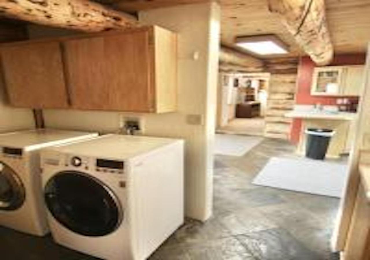 Log Haven In Blanding Villa Bagian luar foto